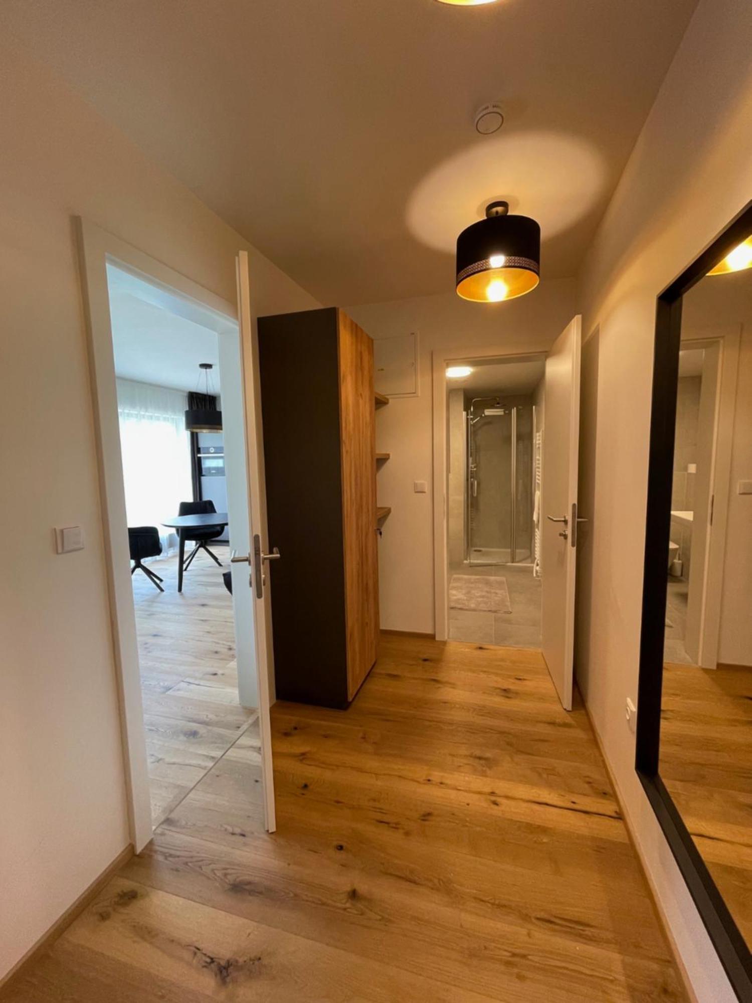 Apartment H52 *