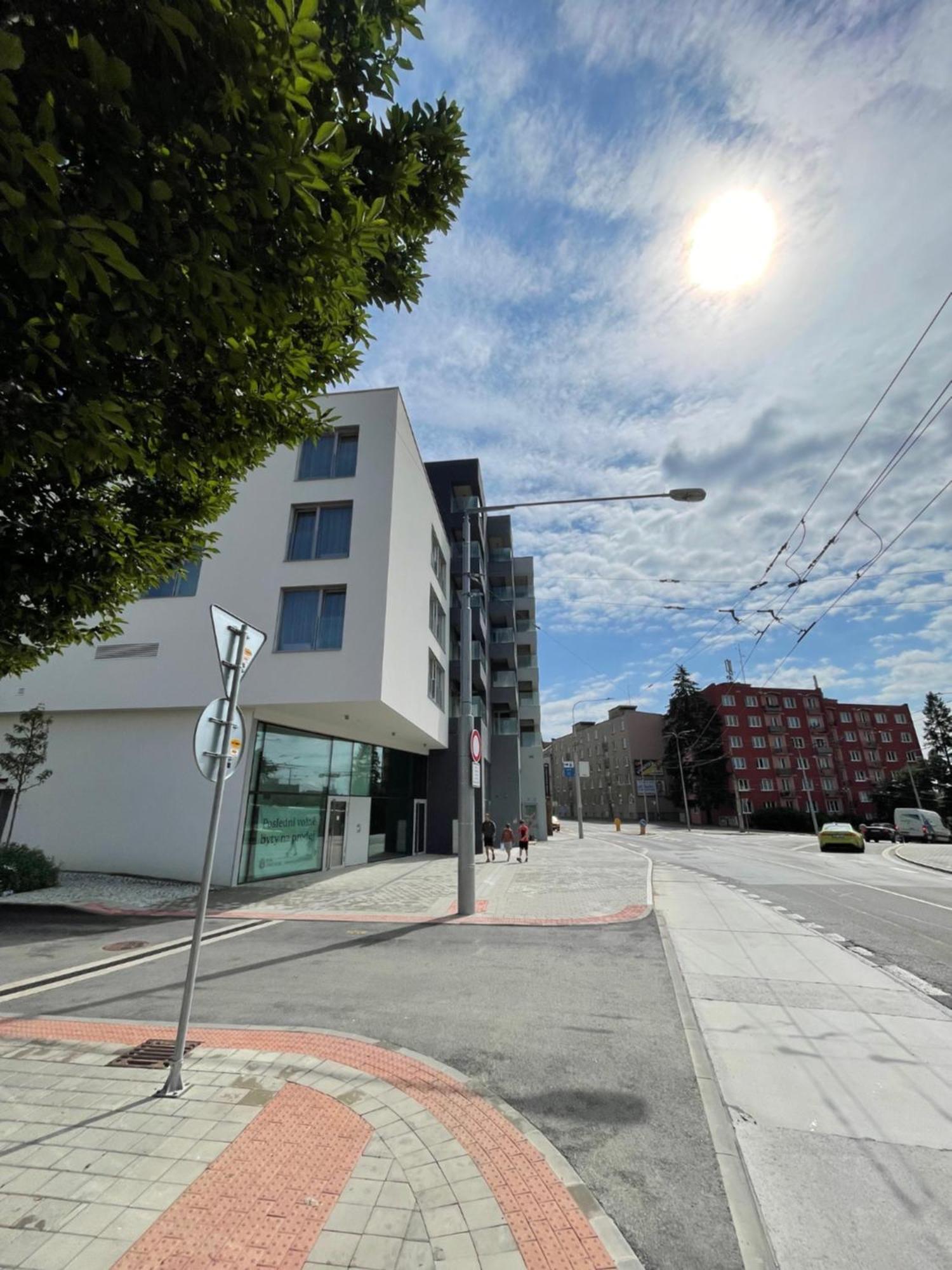 Apartment H52 *